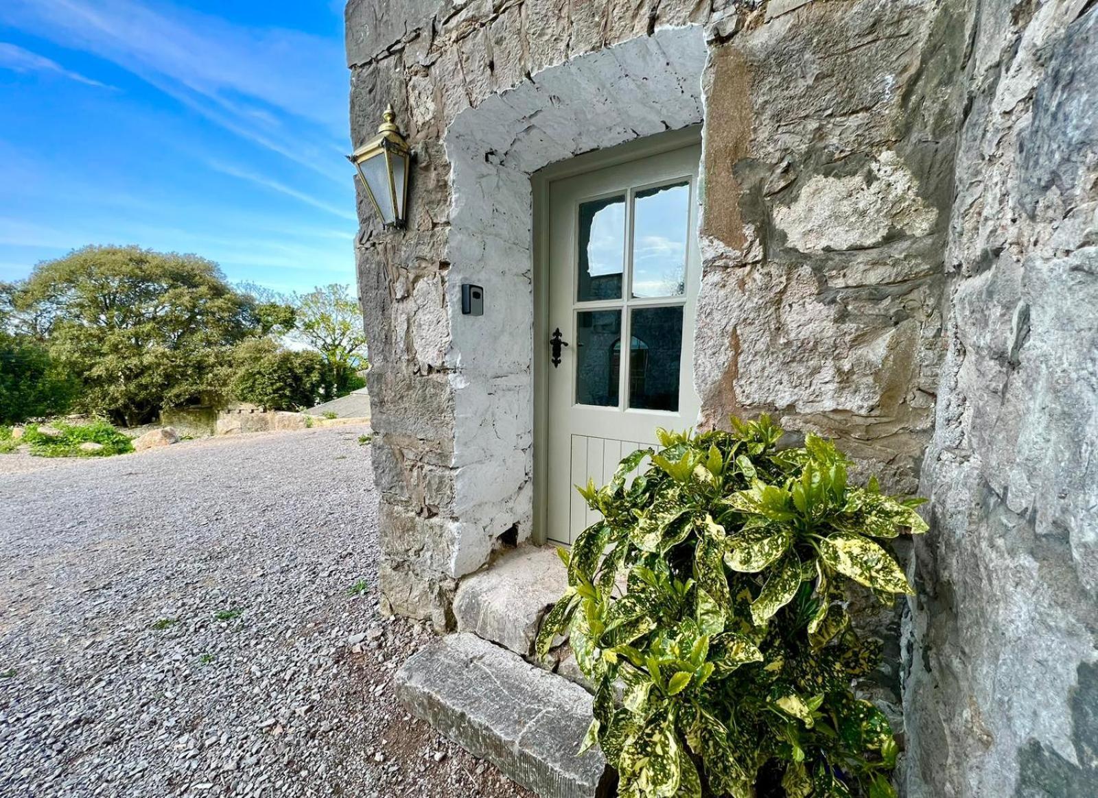 Tan-Yr-Ogo Gate Lodge, Gwrych Castle Llanddulas المظهر الخارجي الصورة